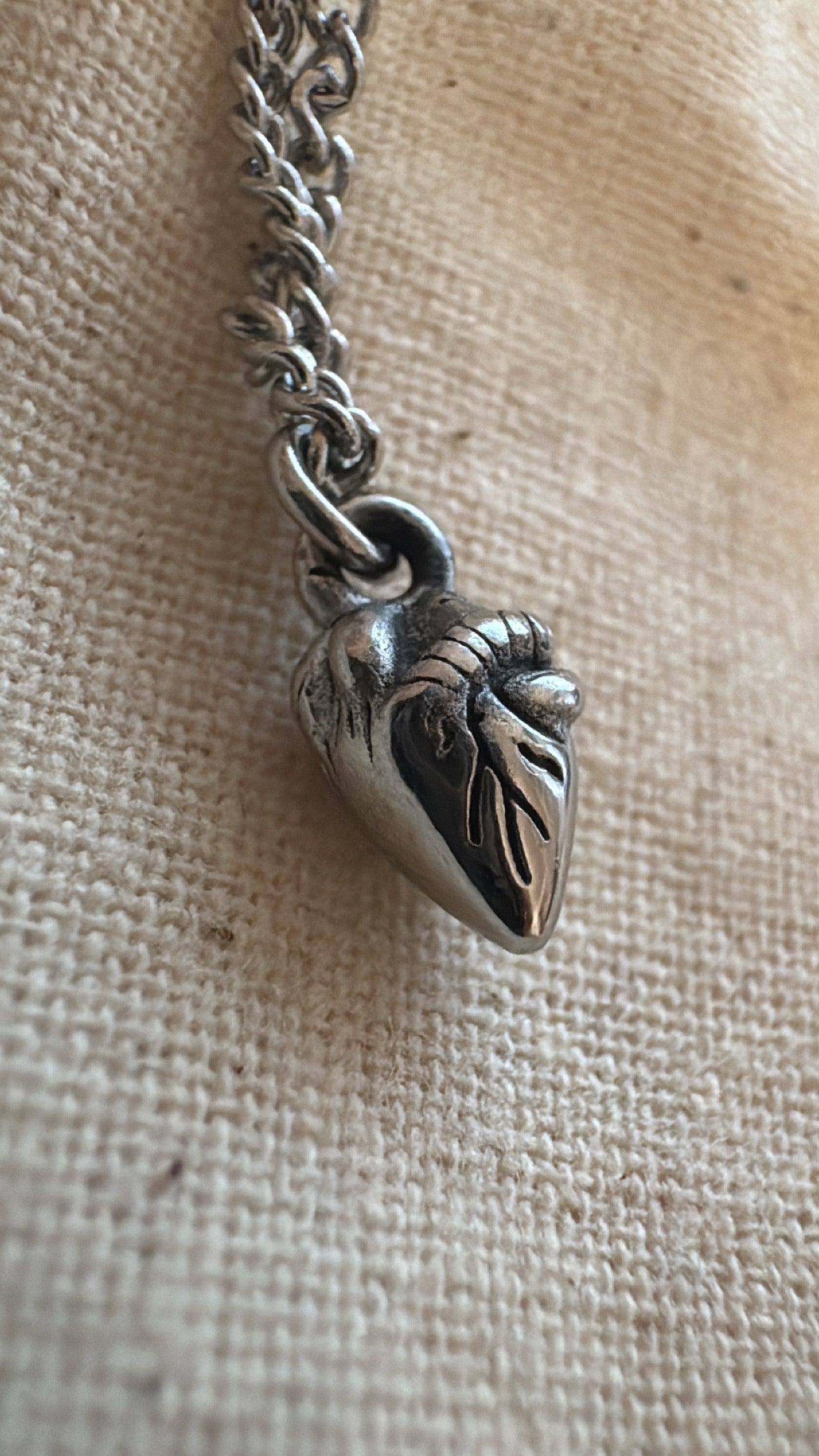 Stainless Steel Realistic Heart Necklace detailed + dainty